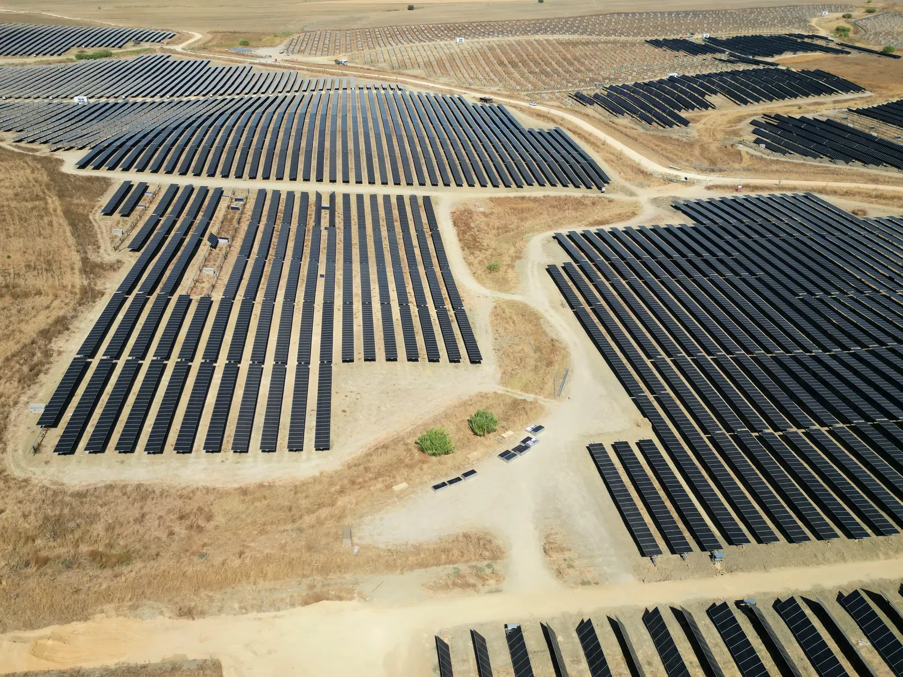 Le file di moduli di Salteras viste dall'alto